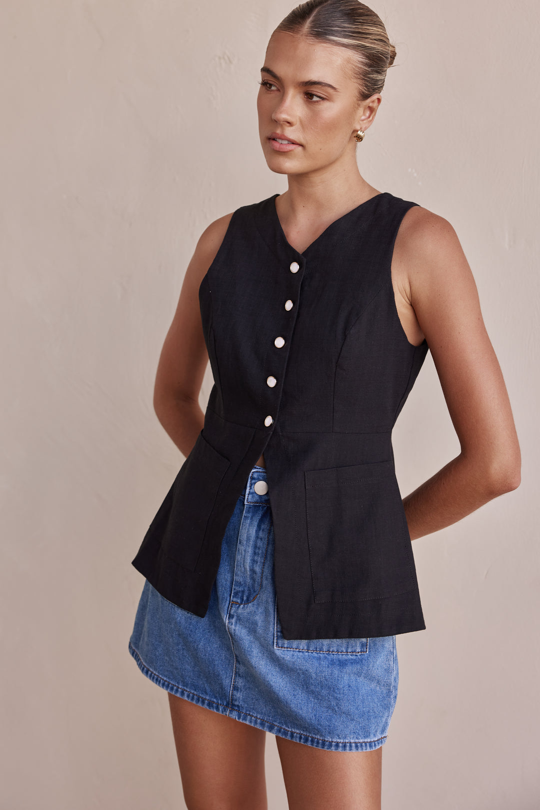 Black Linen Vest for Women with Front Pockets – Sleeveless Design-1