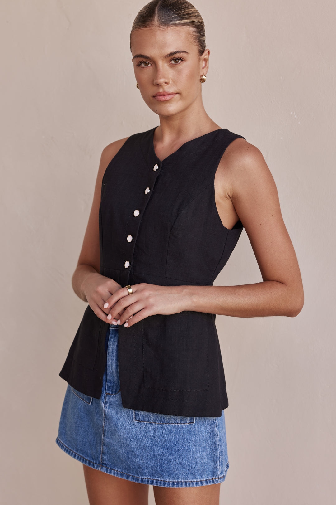 Black Linen Vest for Women with Front Pockets – Sleeveless Design-3